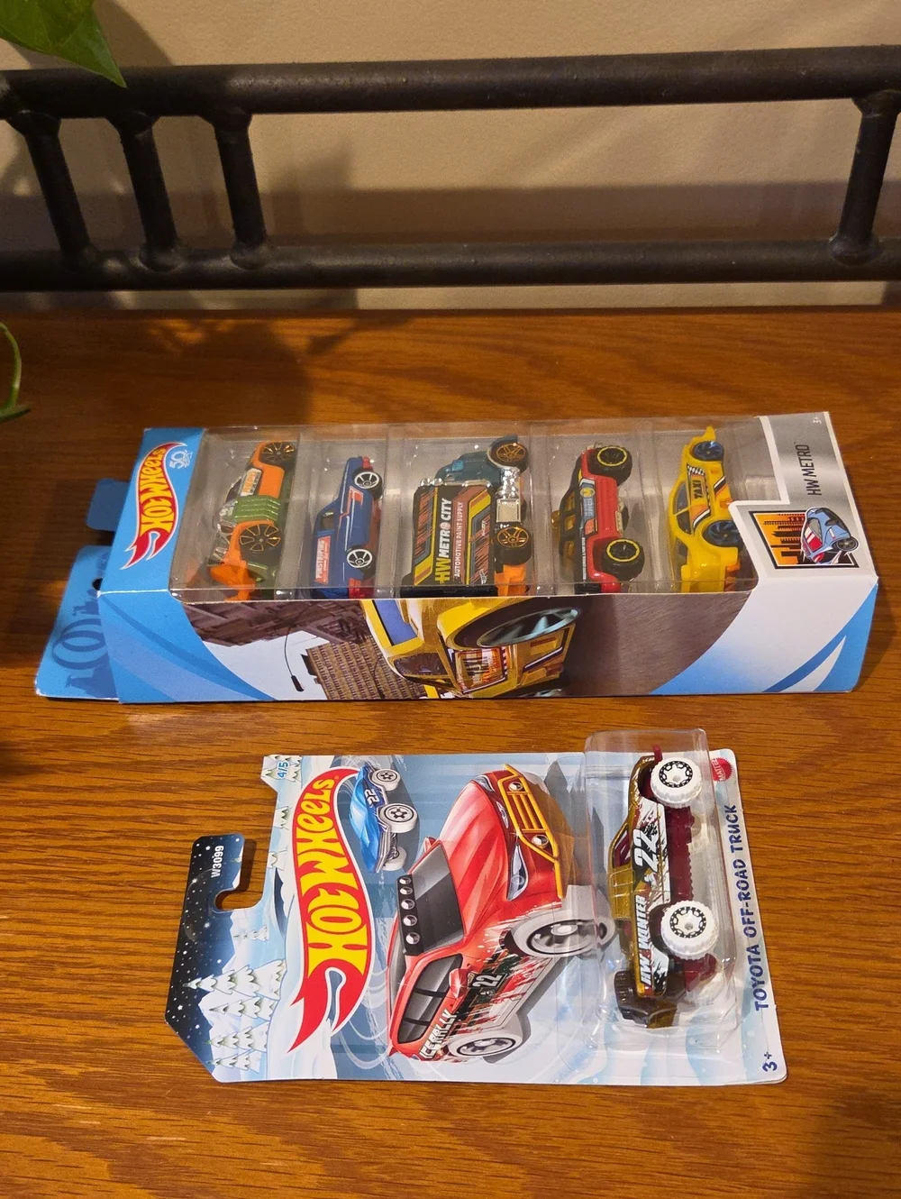 NWT-2017 Hot Wheels HW Metro Pack and 2021 Toyota Off-Road Truck (6) Multi-Color